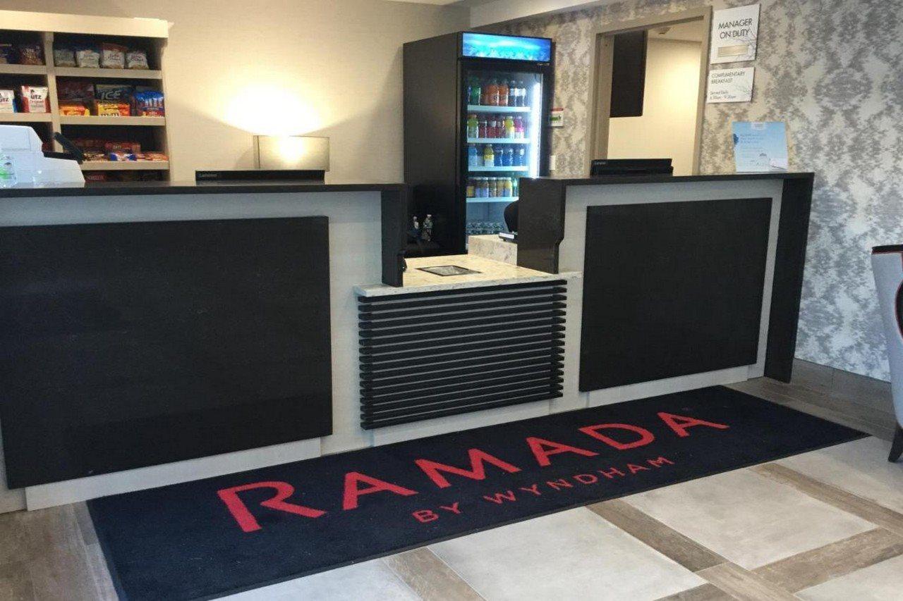 Готель Ramada By Wyndham Bronx Terminal Нью-Йорк Екстер'єр фото