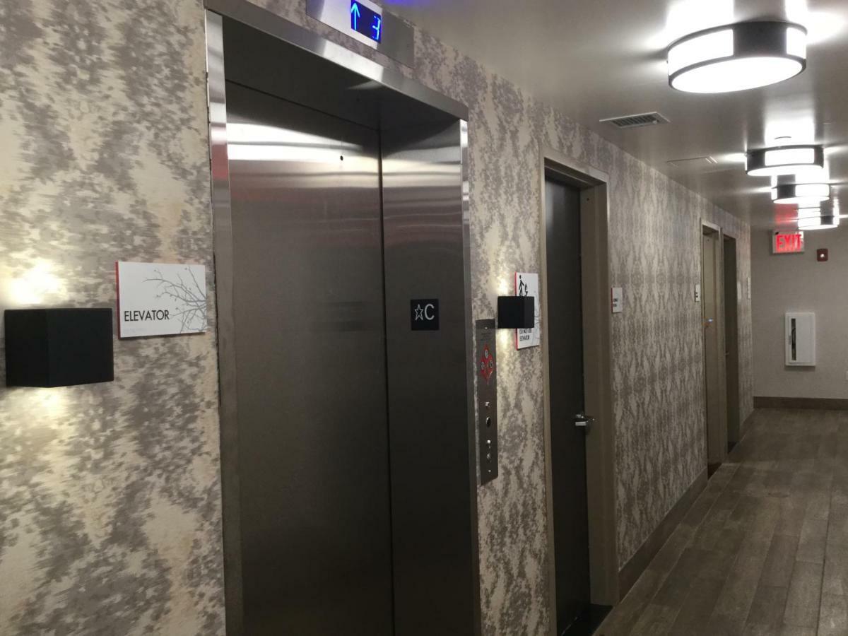 Готель Ramada By Wyndham Bronx Terminal Нью-Йорк Екстер'єр фото
