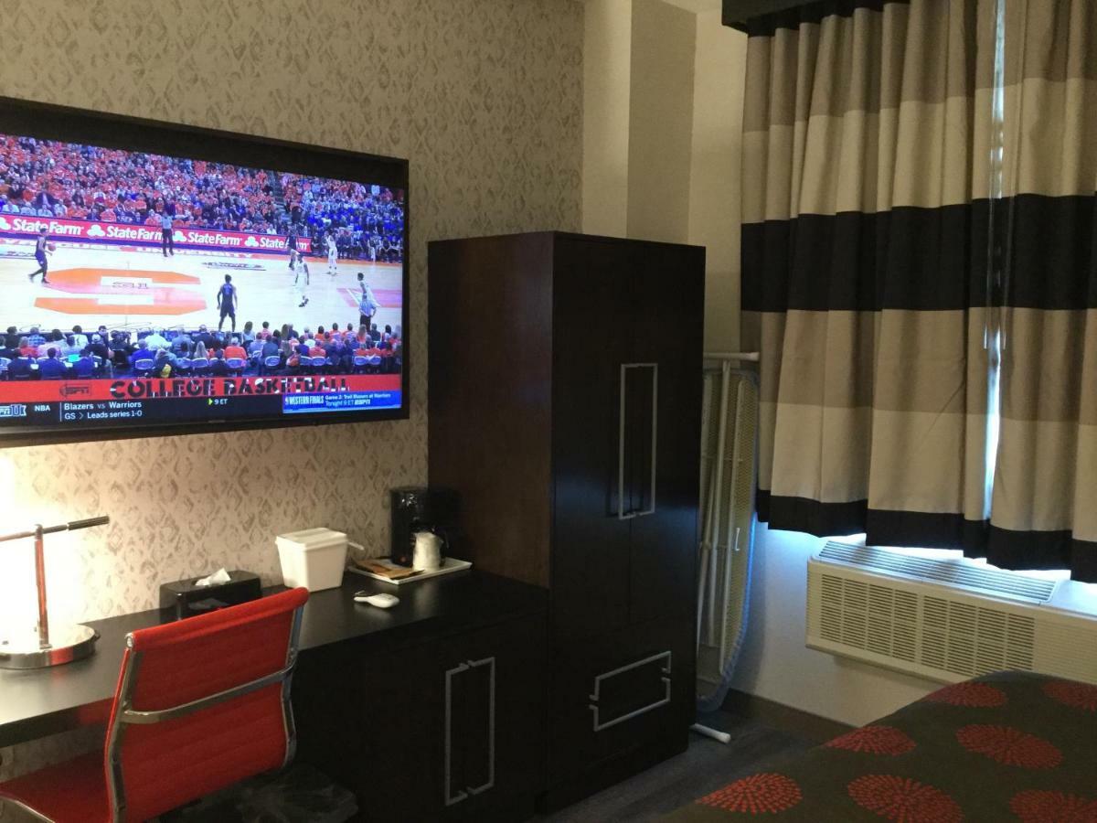 Готель Ramada By Wyndham Bronx Terminal Нью-Йорк Екстер'єр фото